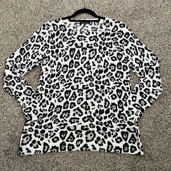 Jeanne Pierre leopard print sweater size medium - Picture 7 of 8